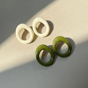 Minimalist resin geometric oval hoop earrings in beige and olive green colors