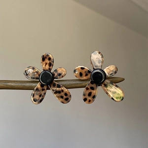 Vintage acetate leopard print flower stud earrings with brown petals and black center