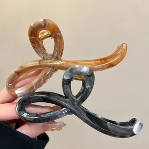 Creamy marble acrylic claw clip set with brown and black patterns for women