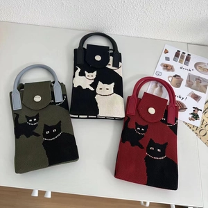 Detailed knit cat mini shoulder bags in army green black and red with snap buttons