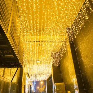 Luci LED a ghiacciolo giallo caldo effetto cascata per decorazioni natalizie esterne