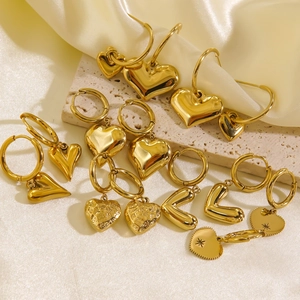 14K gold plated stainless steel heart earrings with hammered and starburst pattern detail