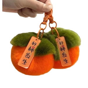 Portachiavi in peluche a forma di cachi con etichetta fortunata e stelo verde