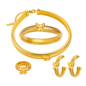 Parure de bijoux Tubogas dorés avec nœuds incluant collier, bracelet, bague et boucles