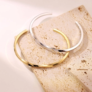 Bracciali aperti a forma di C minimalisti in acciaio inossidabile lucido oro e argento