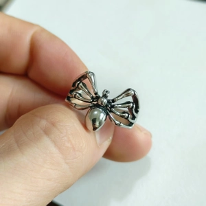 Adjustable punk style silver spider ring in metal with detailed 3D design for men