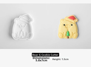 Detailed view of bear-shaped cookie mold and 5.8x7cm finished Christmas biscuit