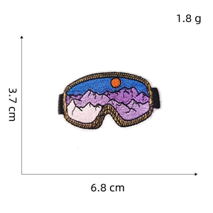 Detail of mountain embroidery patch with dimensions 3.7x6.8cm and 1.8g weight