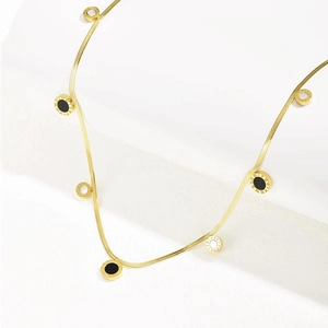 Collier chaîne serpent dorée avec anneaux à chiffres romains et inserts en nacre
