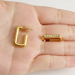 Elegante viereckige Creolen aus 18k vergoldetem Edelstahl mit Zirkonia-Besatz