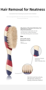 Détail de brosse de coiffure avec poils de cheval et manche tricolore barbier