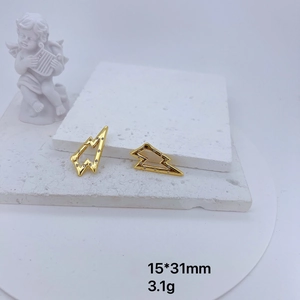 Detailed view of gold lightning bolt earrings with pavé zircon stones, size 15*31mm