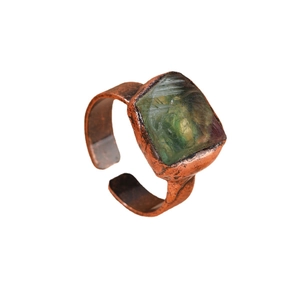 Anello vintage in bronzo regolabile con una pietra grezza di fluorite verde naturale