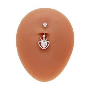 Piercing nombril coeur et couronne argenté avec cristaux sur un mannequin