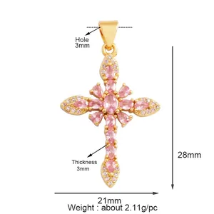 Ciondolo a croce in rame micro-pavé con zircone rosa e finitura oro, 28x21mm