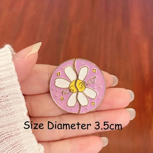 Cute 3.5cm purple daisy metal enamel pin badge with gold edges for bags and clothes