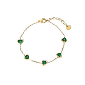 Bracelet élégant en titane plaqué or 14 carats avec cinq zircons verts en forme de cœur