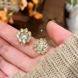 Elegant Flower Shape Alloy Rhinestone Earrings With Silver Earring Post Gold Plated Sunflower Jewelry For Women