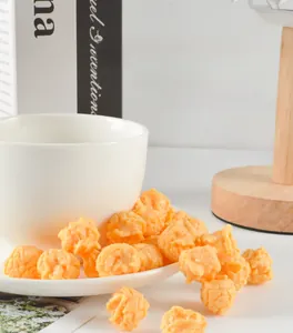 Modèles de popcorn en PVC réalistes sur une assiette pour photographie et décoration