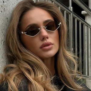 Lunettes de soleil sans monture en forme de losange avec branches en métal argenté et verres bruns
