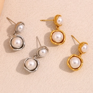 Detail of 18K gold and silver plated square frame earrings with elegant pearls