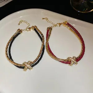 Bracelet tressé double couche en or avec croix en zircone, versions noir et rouge