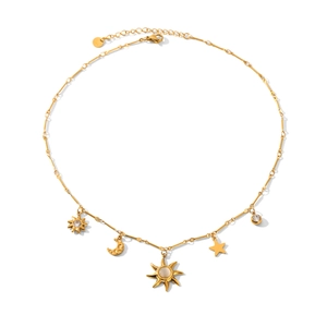 Collier en acier doré avec pendentifs soleil lune et étoile ornés d'une pierre