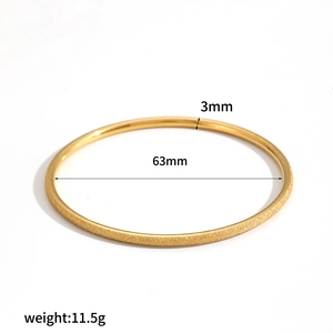 Bracciale rigido minimalista da 3 mm in acciaio dorato con finitura lucida e opaca