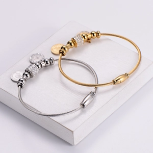 Edelstahlkabelarmbänder mit Elizabeth II Münzanhängern und Akzenten aus Strasssteinen