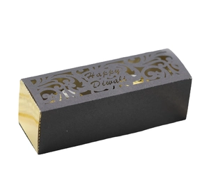 Schwarze und goldene Diwali-Geschenkbox mit lasergeschnittenem Happy Diwali-Deckel