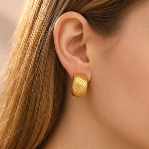 Stainless Steel C-Shaped Texture Hoop Earrings For Women Gold Silver Plated Hypoallergenic Geometric Fashion Jewelry