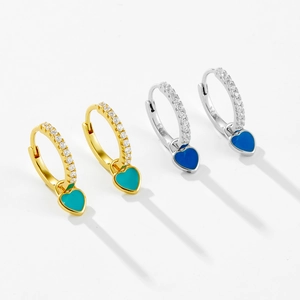 Boucles d'oreilles cœur en argent S925 avec émail coloré et pierres de zircone cubique
