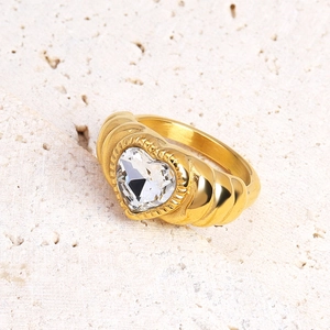 Bague en acier inoxydable 316L plaqué or 18K avec zircon en cœur et anneau ondulé
