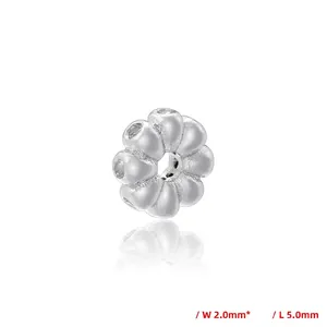 Macro detail of silver flower bead spacer for jewelry DIY with dimensions 2.0x5.0mm