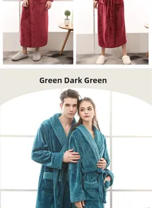Détails de peignoirs en flanelle vert foncé et bordeaux avec bordure gaufrée et ceinture