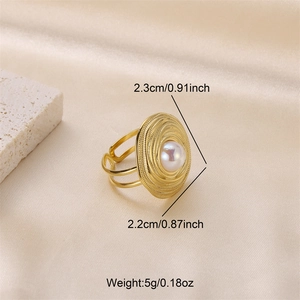 Detailed view of a gold pearl ring with dimensions 2.3cm by 2.2cm and 5g weight specs