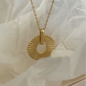 Minimalist 925 sterling silver golden round sunburst pendant necklace with chic texture