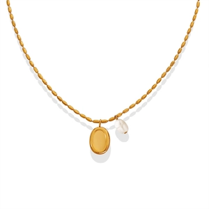 Minimalist gold-plated beaded necklace featuring an oval pendant and irregular pearl charm