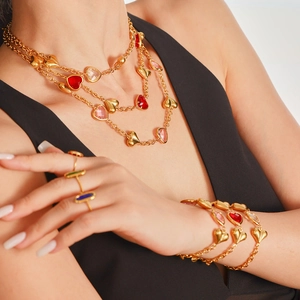 Conjunto de joyas de acero chapado en oro 18k con collar y pulsera de piedras de corazón