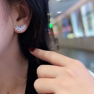 Elegant floral feather ear crawlers with sparkling zircon inlay for women's wedding jewelry