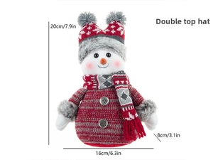 Détail du bonhomme de neige en tricot avec bonnet à pompons et taille 20x16cm