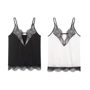 Elegantes Satin-Camisole-Top mit schwarzer Spitze in Schwarz- und Weiß-Optionen