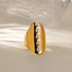 Close-up of a gold-plated ring with five white pearls vertically set on an oval face