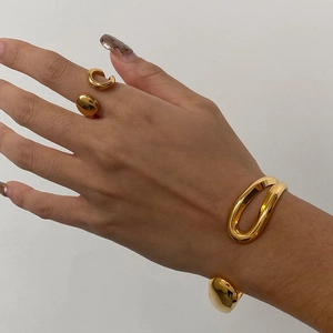 Golden teardrop stainless steel open ring and bracelet set with polished mirror finish