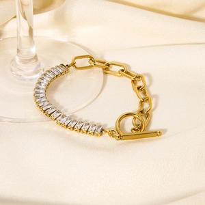 Auffälliges 18K vergoldetes Gliederkettenarmband mit Zirkoniasteinen und OT-Verschluss