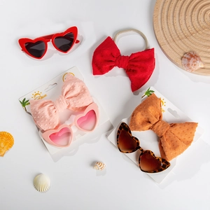 Kinder Sonnenbrille Herzform und passendes Stirnband Set für den Sommerlook