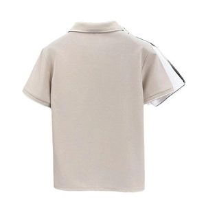 Rückansicht eines beigen Herren-Strick-Poloshirts mit Kragen für einen lässigen Look