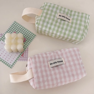 Quilted checkered makeup bags in soft pink and green with durable ribbon handles