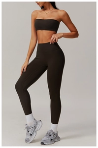 Detail shot of the elastic high-waisted yoga leggings and matching sports bra set