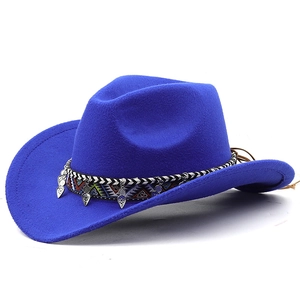 Chapeau de cowboy bleu roi en laine avec ruban ethnique et pendentifs métalliques
